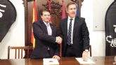 Ayuntamiento y Federación Murciana de Fútbol firman un convenio