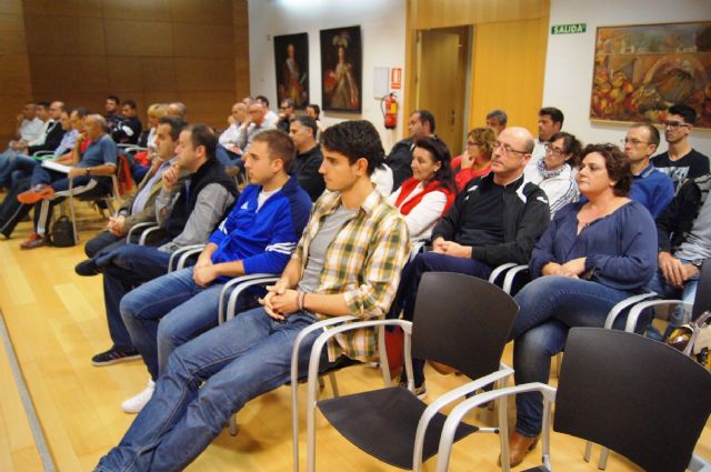 Representantes de 26 clubes de Totana se reúnen con la concejal de Deportes, Foto 6