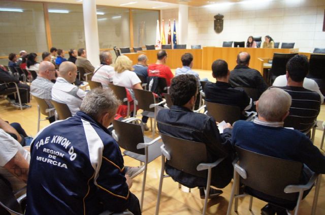 Representatives of 26 clubs Totana meet with the Councillor for Sports, Foto 7