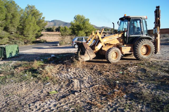 Limpian varias escombreras clandestinas repartidas por el municipio, Foto 2