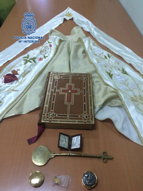 La Policía Nacional recupera efectos sustraídos en una Iglesia de Murcia - 1, Foto 1