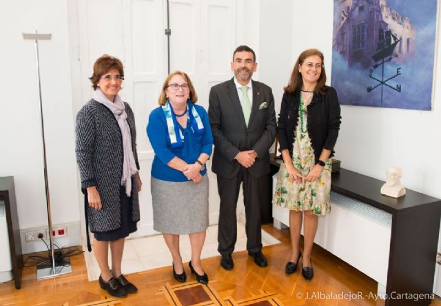 El alcalde y la vicealcaldesa reciben a la directiva de la Academia de Farmacia - 1, Foto 1