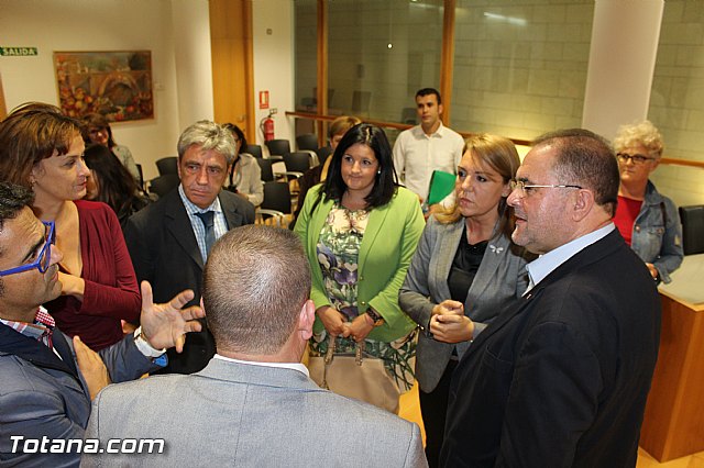 La Secretaria de Estado de Poltica Social e Igualdad visita el Centro Multidisciplinar 