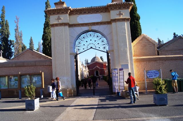 Begins today and emergency safety device at the entrance to the Municipal Cemetery "Nuestra Seora del Carmen" on the occasion of the feast of "All Saints", Foto 2
