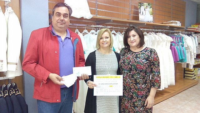 Ana Maria Balleste was the winner of the draw that took place on the occasion of the Outlet Fair 2015, Foto 1