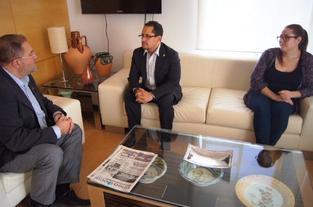 El alcalde se entrevista con el diputado nacional de Ecuador, Esteban Melo, Foto 3