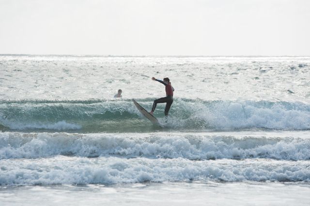 24 surferos retan a las olas en la playa de baha, Foto 2