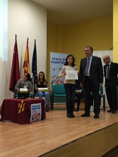 La alumna Irene Abril Guerrero del CEIP Obispos García Ródenas premiada en el concurso de dibujo regional Crece en Seguridad - 1, Foto 1