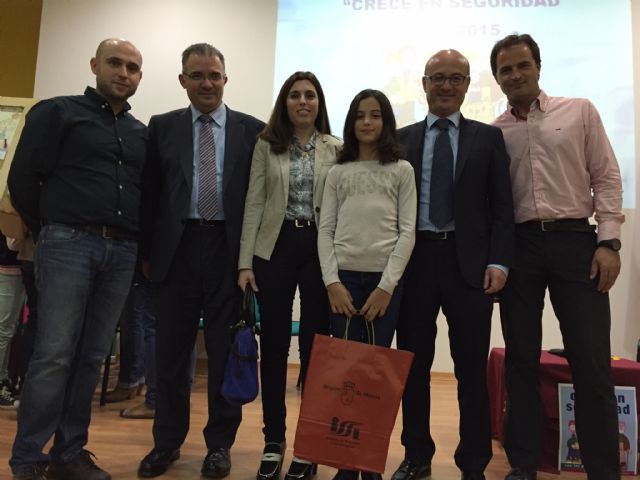 La alumna Irene Abril Guerrero del CEIP Obispos García Ródenas premiada en el concurso de dibujo regional Crece en Seguridad - 2, Foto 2