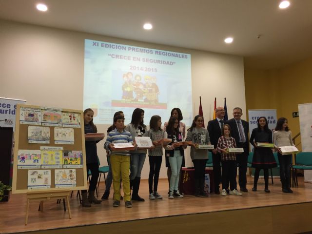 La alumna Irene Abril Guerrero del CEIP Obispos García Ródenas premiada en el concurso de dibujo regional Crece en Seguridad - 3, Foto 3