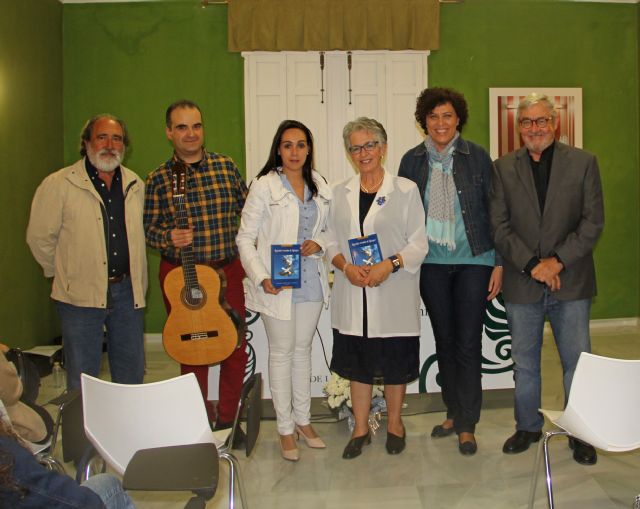 La escritora y poeta lumbrerense Carmen Martínez presenta su nuevo libro 'Leyendas versadas de Bécquer' - 2, Foto 2