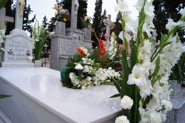 El viento y la lluvia provocan desperfectos en el cementerio - 2