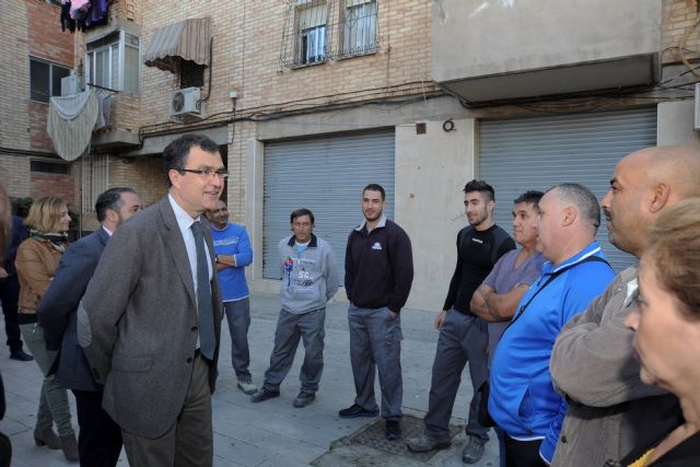 Los vecinos de los Rosales se convierten en protagonistas del plan de rehabilitación urbana y social que se ejecuta en su barrio - 1, Foto 1