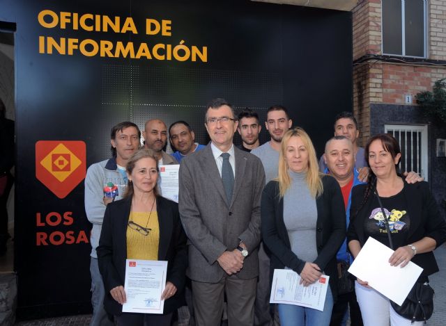 Los vecinos de los Rosales se convierten en protagonistas del plan de rehabilitación urbana y social que se ejecuta en su barrio - 2, Foto 2