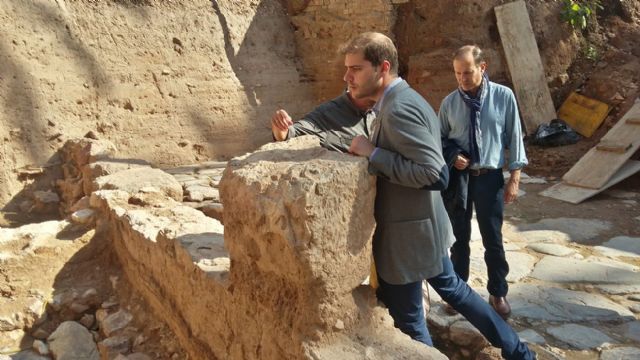 Segado y Gómez conocen el estado de las excavaciones de la plaza de la Merced - 1, Foto 1