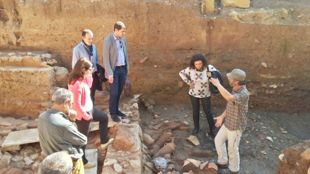 Segado y Gómez conocen el estado de las excavaciones de la plaza de la Merced - 2, Foto 2