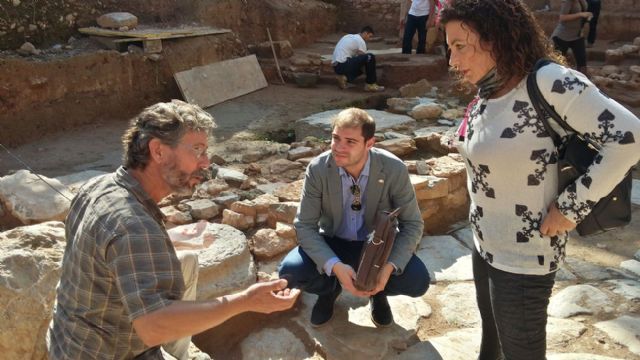 Segado y Gómez conocen el estado de las excavaciones de la plaza de la Merced - 3, Foto 3