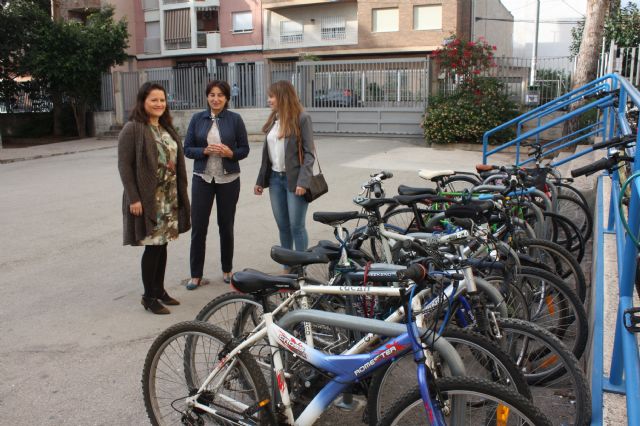 La Oficina Municipal de la Bicicleta instala aparcabicis en todos los institutos del municipio - 1, Foto 1