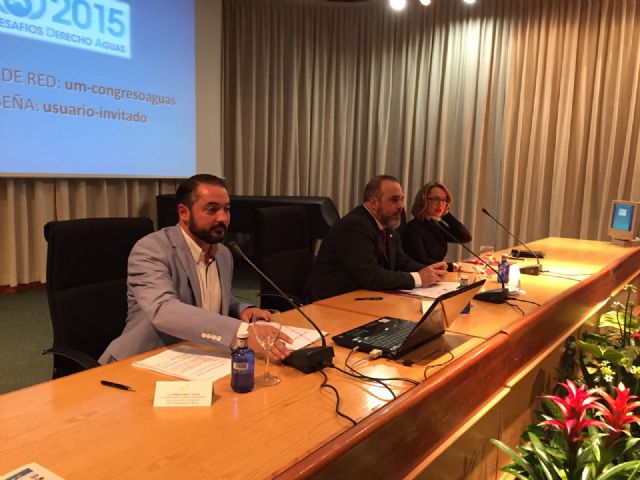 Gómez participa en el congreso ´Desafío de la Ley de Aguas. Variables jurídicas, económicas y ambientales´ - 1, Foto 1