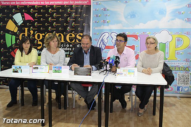 DGenes edita su calendario solidario del 2016 - 3