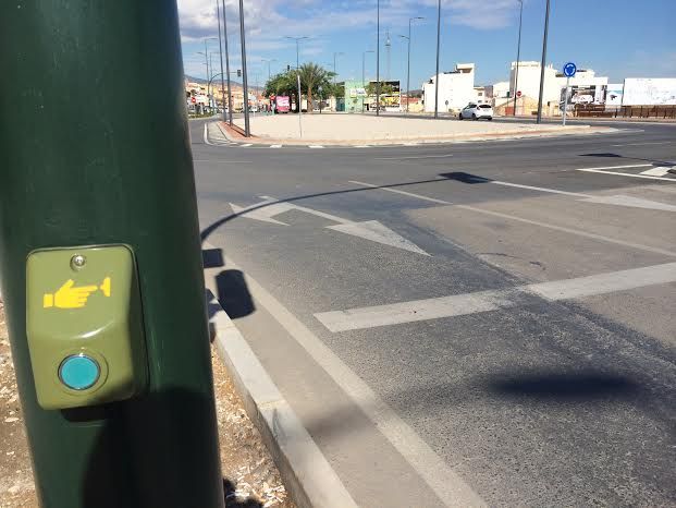 Entran en funcionamiento los semáforos reguladores de la rotonda de la Kabuki, Foto 6