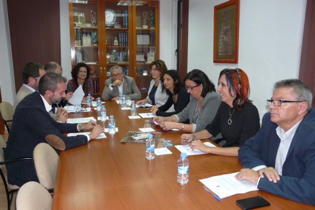 El Ayuntamiento de Molina de Segura y la Consejería de Presidencia firman un convenio que les compromete por la participación ciudadana - 3, Foto 3
