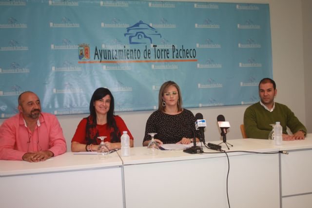 Puesta en marcha de un Taller de iniciación a la informática e internet en Torre-Pacheco el día 6 de noviembre  de 2015 - 1, Foto 1