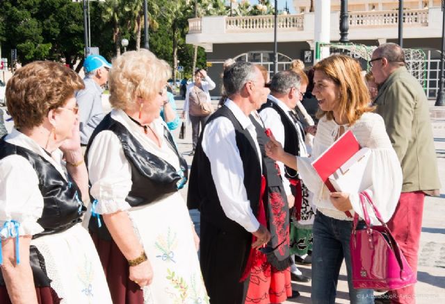 Mayores y discapacitados toman la explanada del Puerto - 2, Foto 2