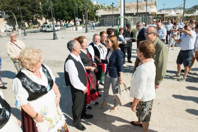 Mayores y discapacitados toman la explanada del Puerto - 3, Foto 3