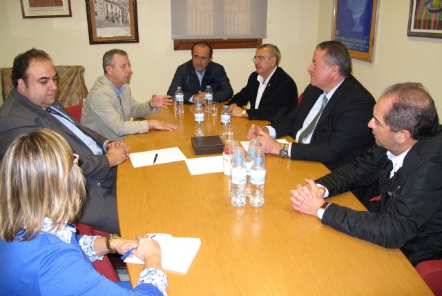 El consejero de Fomento se reúne con el pleno corporativo de la Cámara Oficial de Comercio e Industria de Lorca - 1, Foto 1
