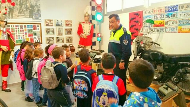 Los alumnos del centro escolar de Lébor visitaron las instalaciones de la Policía Local de Totana y su Museo