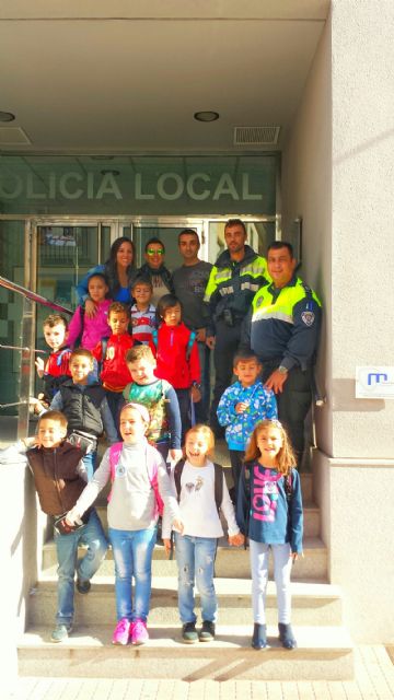 Los alumnos del centro escolar de Lébor visitaron las instalaciones de la Policía Local de Totana y su Museo, Foto 2