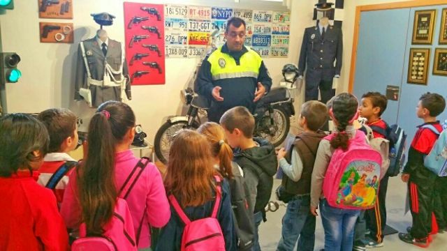 Los alumnos del centro escolar de Lébor visitaron las instalaciones de la Policía Local de Totana y su Museo, Foto 5