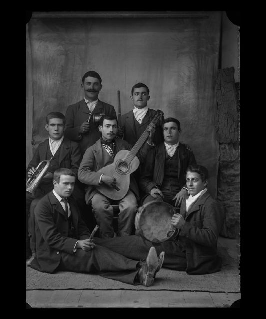 Cultura muestra la evolución de la música tradicional murciana y sus instrumentos a través de 36 fotografías realizadas desde 1880
