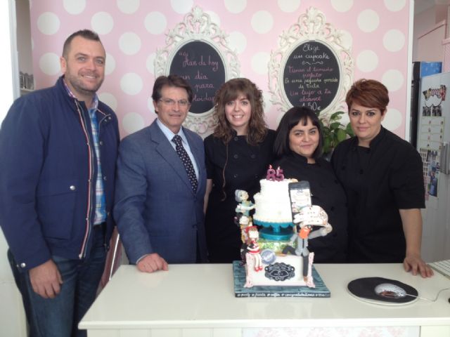 Francisco Jódar felicita a las emprendedoras de 'Señor Pastel' por haber sido elegidas como mejor proveedor de tartas de boda por Bodas.net - 1, Foto 1