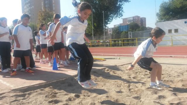 Alumnos del colegio San Vicente de Paul se acercan al Atletismo - 1, Foto 1
