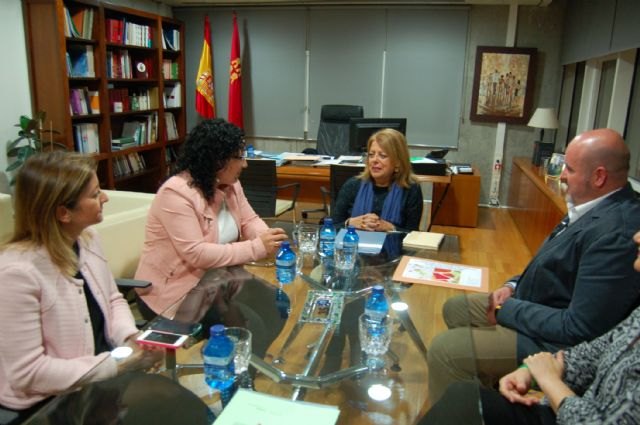 La Consejería de Educación invierte más de un millón de euros en el colegio público de Pliego - 1, Foto 1