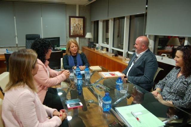 La Consejería de Educación invierte más de un millón de euros en el colegio público de Pliego - 2, Foto 2