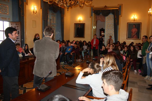 El Alcalde recibe a alumnos de intercambio que desarrollan un proyecto medioambiental. - 2, Foto 2