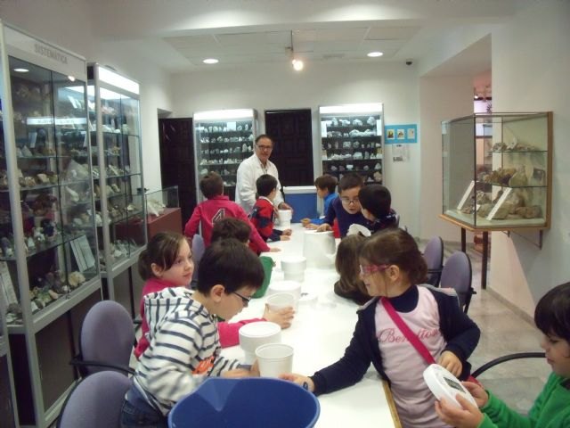 Mañana se inicia el Taller de Fabricación de Cristales del Museo Jerónimo Molina - 1, Foto 1