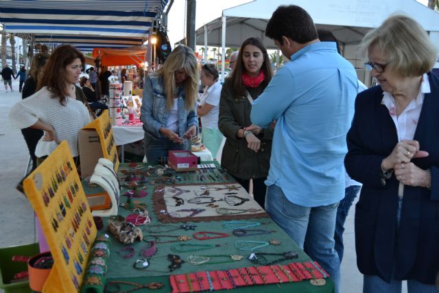 Decenas de artesanos muestran sus productos este domingo en el Mercado de la Sal de Lo Pagán - 1, Foto 1