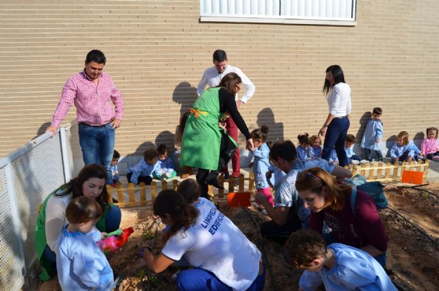 El Centro de Atención Infantil de Santiago de la Ribera ya cuenta con un huerto ecológico - 1, Foto 1