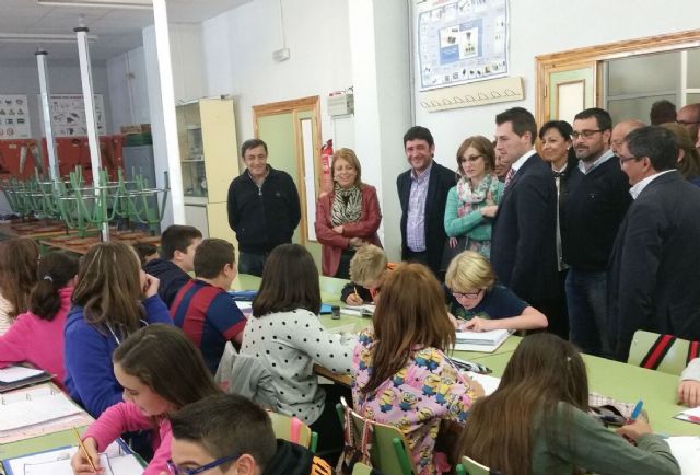 Educación se compromete a cubrir la pista deportiva del Instituto Vega del Argos de Cehegín - 1, Foto 1