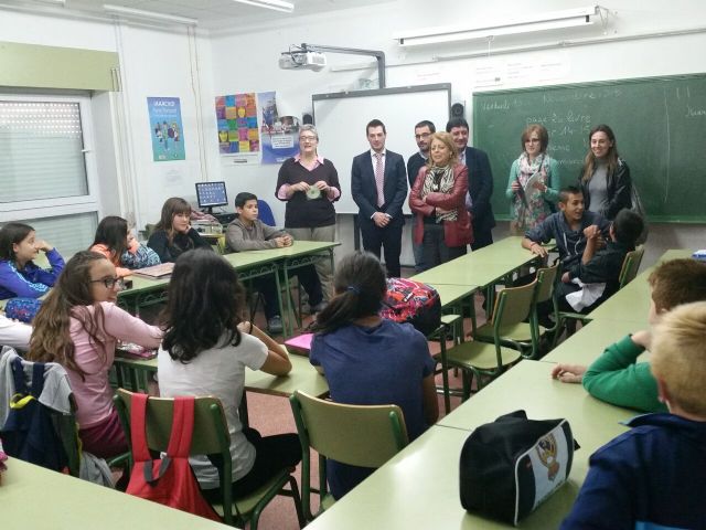Educación se compromete a cubrir la pista deportiva del Instituto Vega del Argos de Cehegín - 2, Foto 2