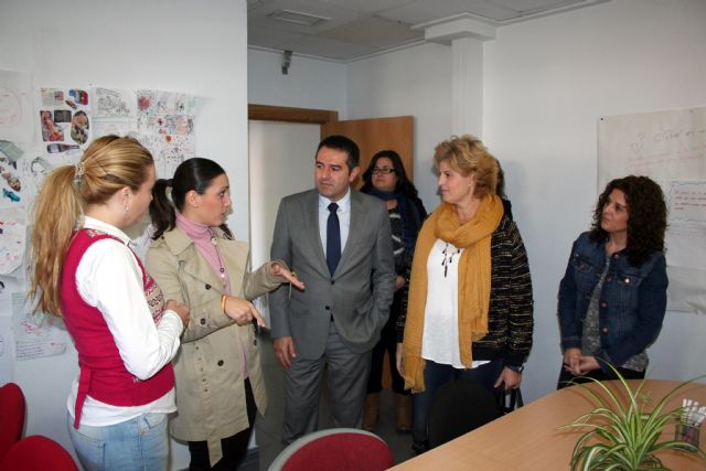 La Directora de Mujer visita el Centro de Atención para las mujeres Víctimas de Violencia (CAVI) en Alcantarilla - 2, Foto 2
