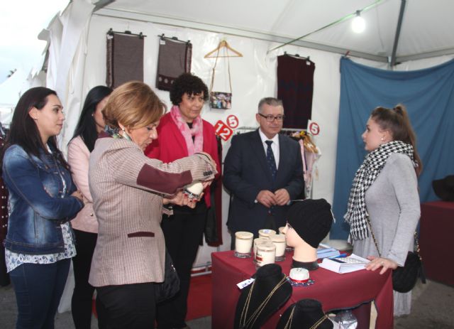 Puerto Lumbreras acoge una nueva edición de la Feria del Comercio con más de una veintena de comerciantes - 1, Foto 1