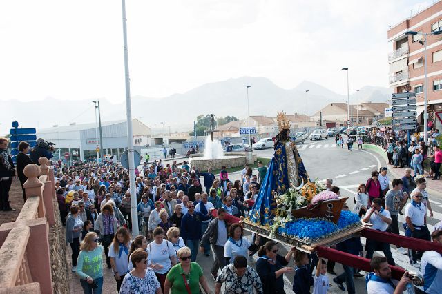Cientos de fieles acompañan a la Virgen del Milagro hasta Mazarrn, Foto 2