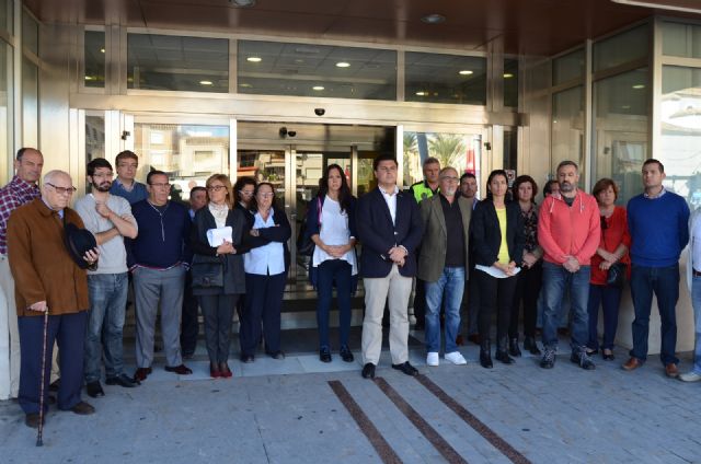 Minuto de silencio y libro de condolencias por las víctimas de París, en San Javier - 1, Foto 1