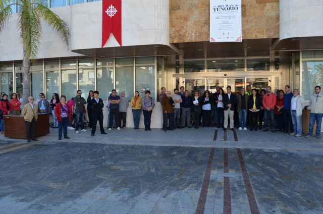 Minuto de silencio y libro de condolencias por las víctimas de París, en San Javier - 2, Foto 2