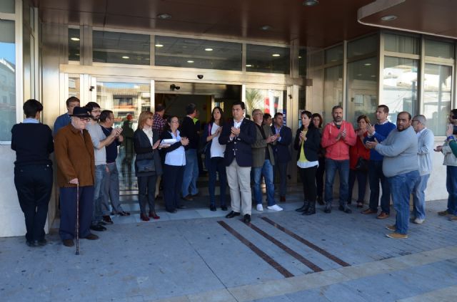 Minuto de silencio y libro de condolencias por las víctimas de París, en San Javier - 3, Foto 3